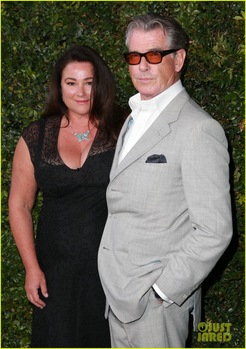 Jennifer Aniston & Courteney Cox Buddy Up at Chanel Dinner! Photo