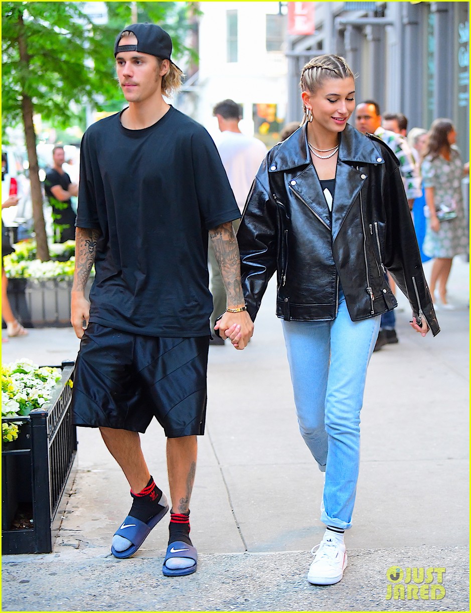 Justin Bieber & Hailey Baldwin Hold Hands After a Dinner Date! Photo