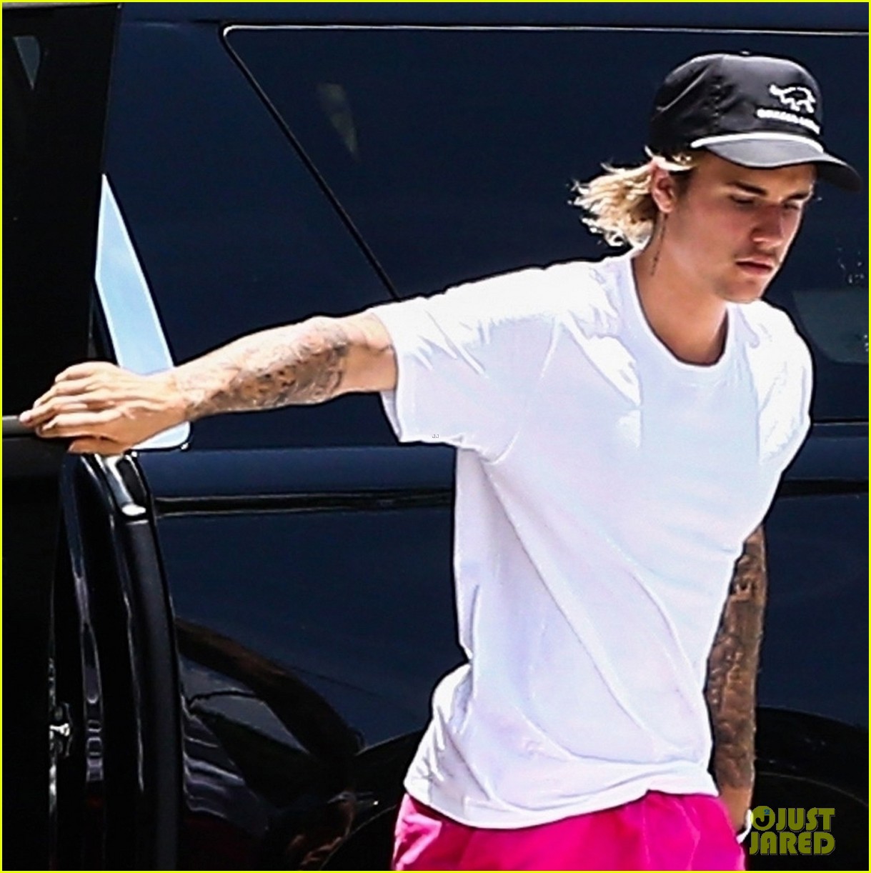 justin bieber shows off his tattoo sleeves while arriving at miami hotel 024098328