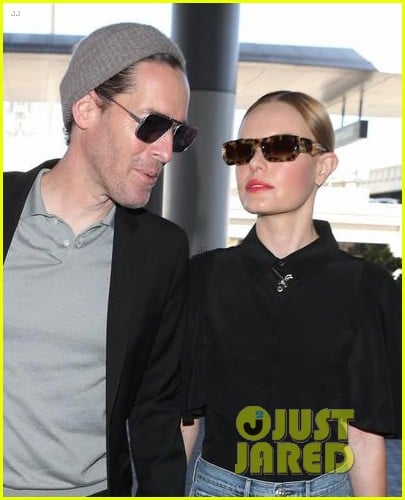 kate bosworth michael polish hold hands at lax airport 024108858