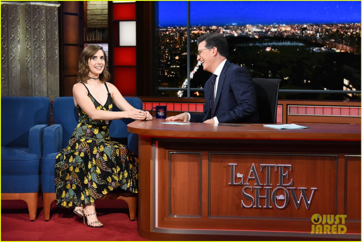 Alison Brie Reveals Her Sister Stole Seth Rogen's Phone at Golden