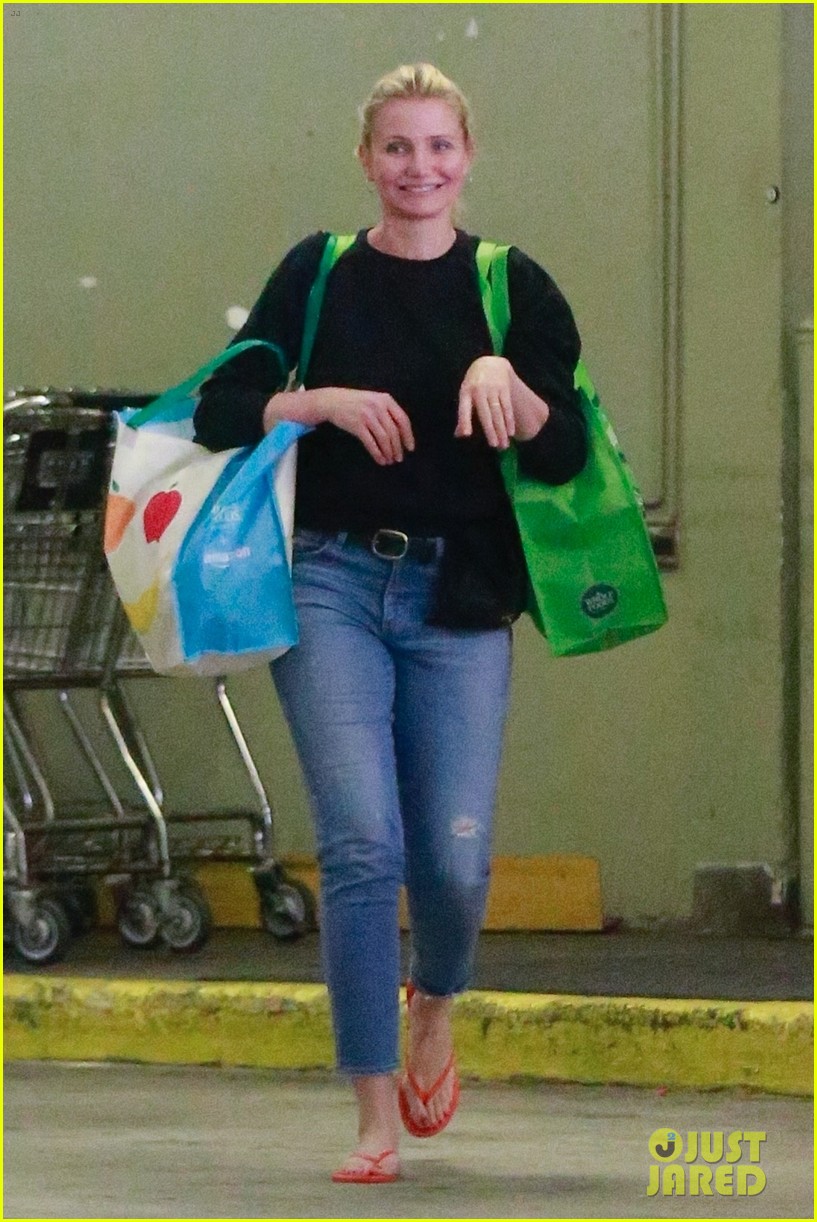 Cameron Diaz Is All Smiles While Grocery Shopping in Beverly Hills