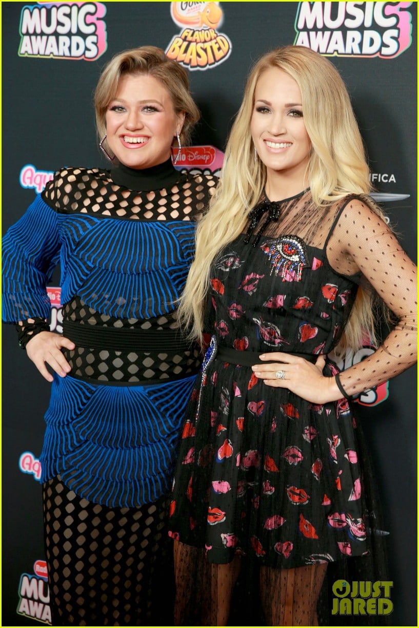 American Idol's Kelly Clarkson & Carrie Underwood Reunite at Radio(02)