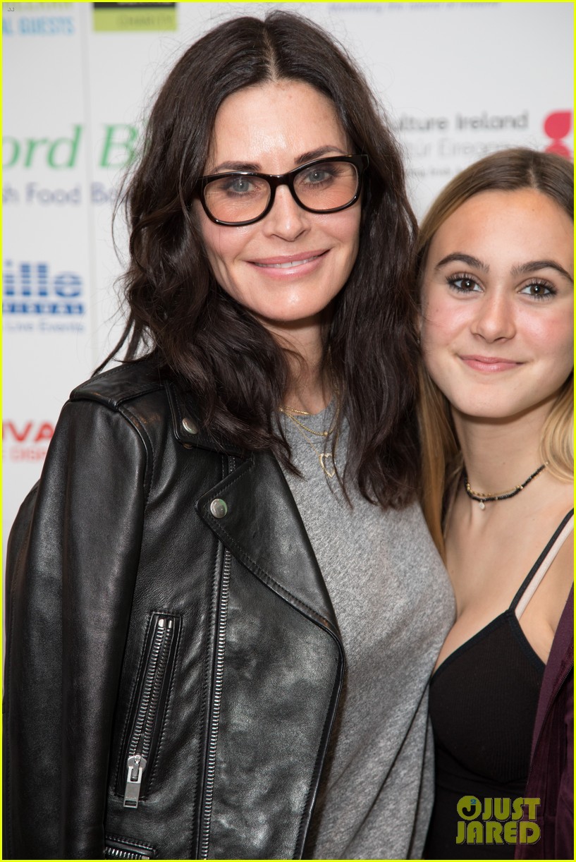 courteney cox daughter coco have girls night out at ed sheerans charity concert 09