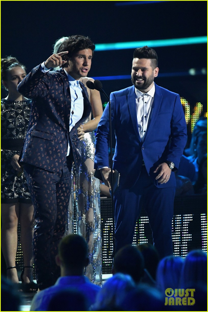 Dierks Bentley & Sam Hunt Look So Handsome at CMT Music Awards 2018