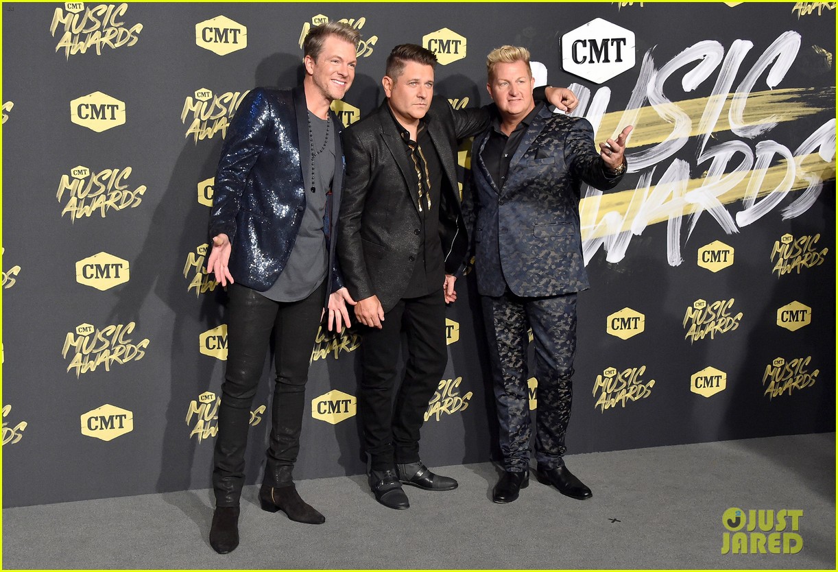 rascal flatts suit up for cmt music awards 2018 02