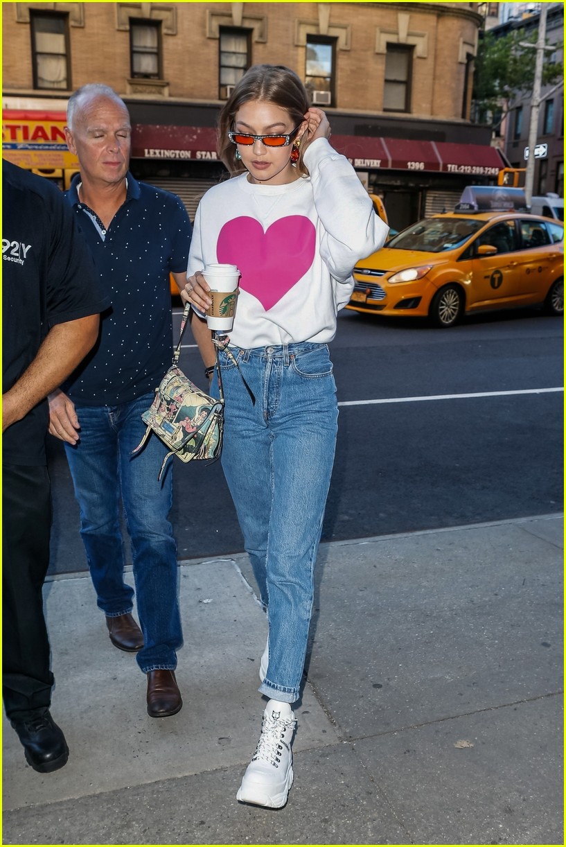 gigi hadid spreads the love in nyc 034104754