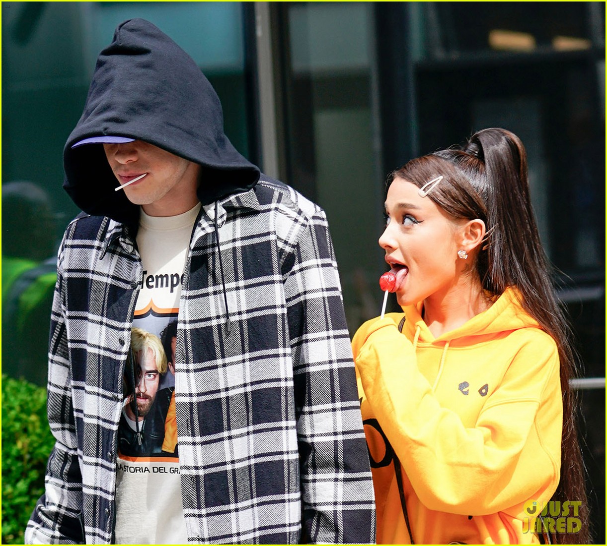 ariana grande only has eyes for pete davidson while out in nyc 024105083