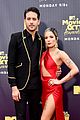 halsey cozies up to g eazy at mtv movie tv awards 08