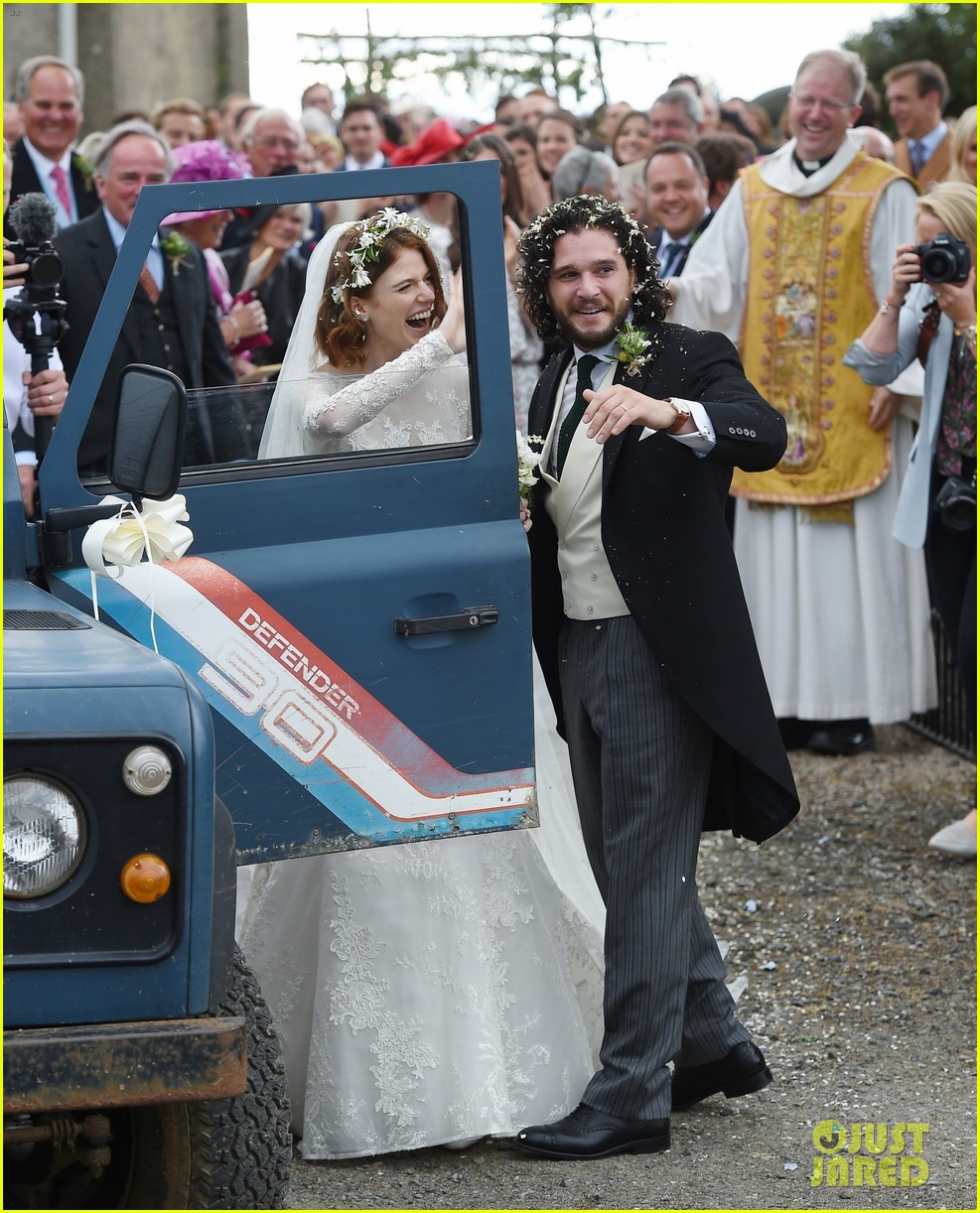 kit harington rose leslie leave wedding in just married car 044106534