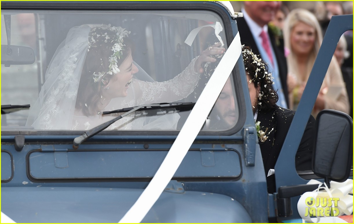 kit harington rose leslie leave wedding in just married car 154106545
