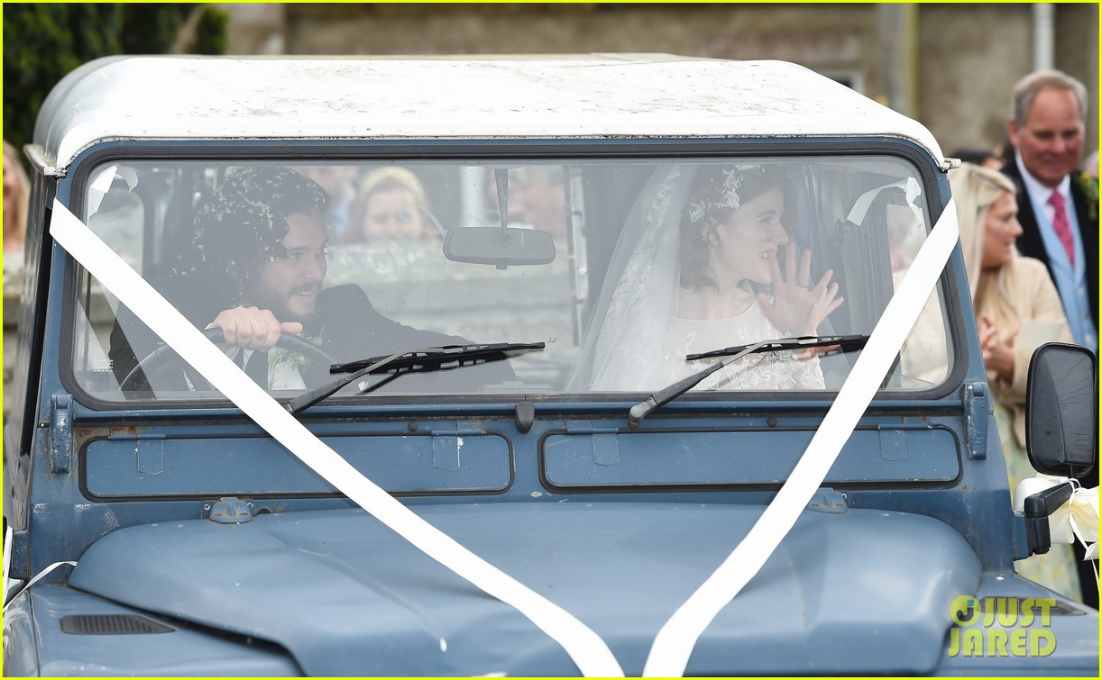kit harington rose leslie leave wedding in just married car 224106552