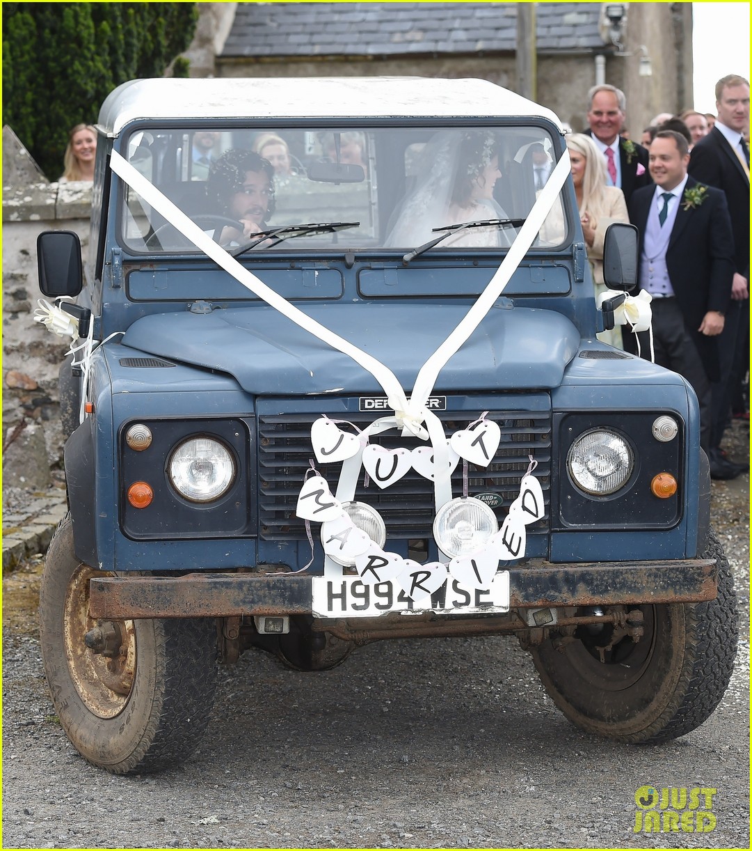 kit harington rose leslie leave wedding in just married car 274106557