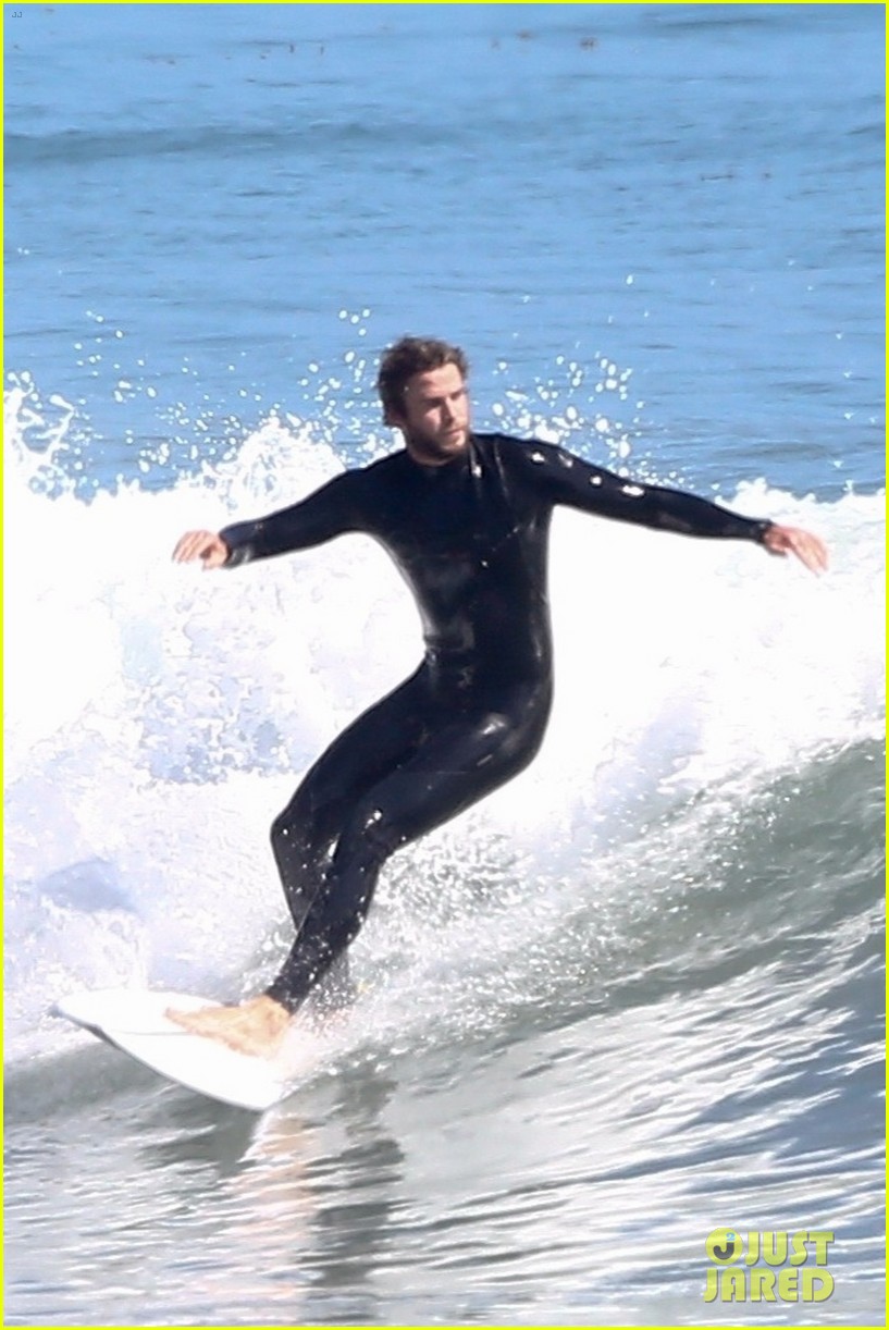 liam hemsworth goes shirtless after surfing session 014100579