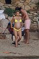 kate hudson pregnant baby bump yellow bikini 14