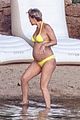 kate hudson pregnant baby bump yellow bikini 24