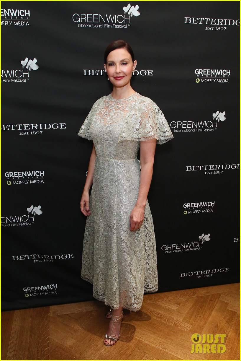 ashley judd gets honored with changemaker award at greenwich film festival 014093889
