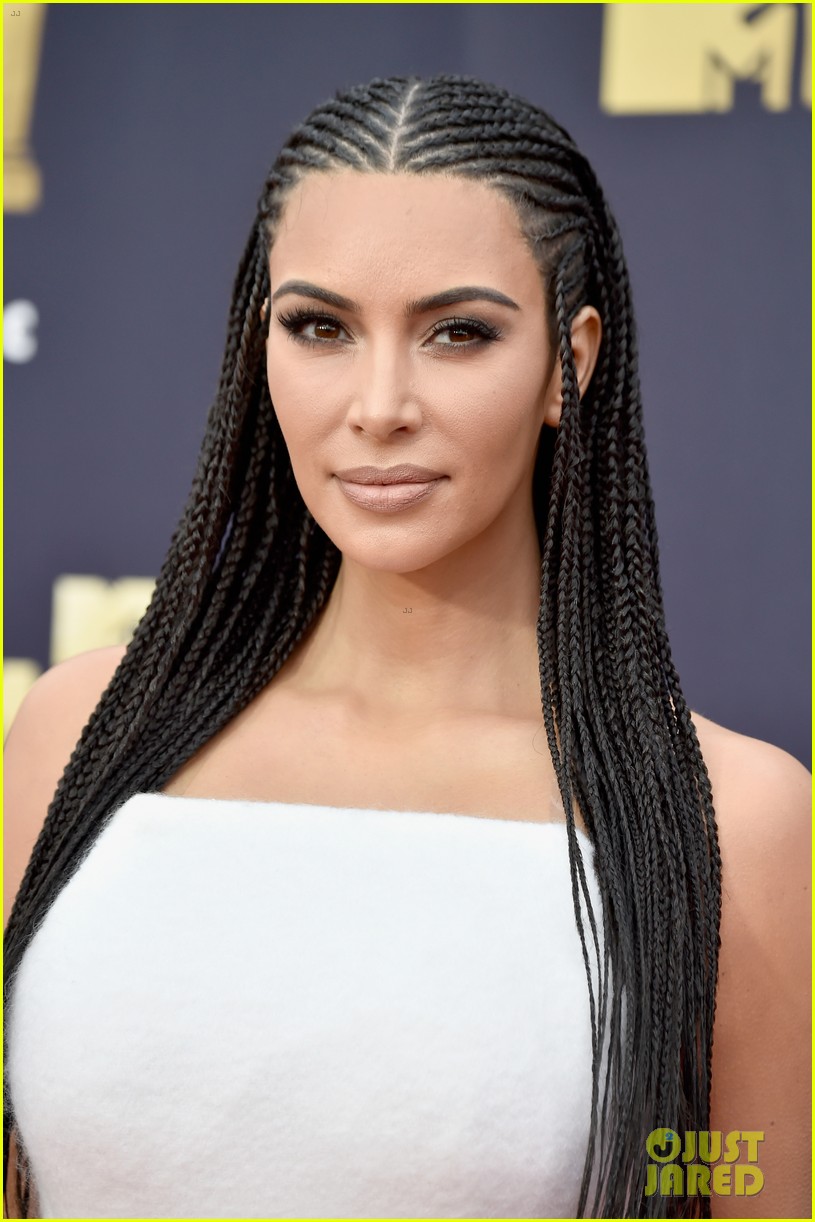 kim kardashian braids her hair for mtv tv movie awards 14