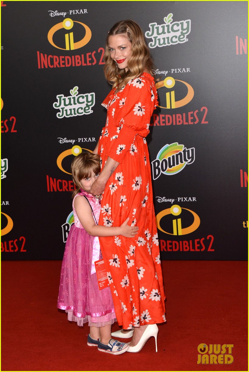 Jaime King's Son Wears a Dress on the Red Carpet & Celebs Are Loving It