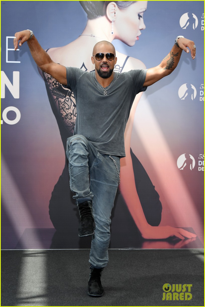 shemar moore bares abs monte carlo 124103217