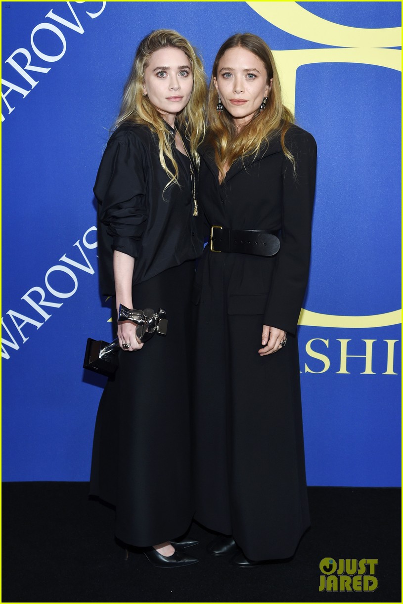MaryKate & Ashley Olsen Win Accessories Designer of the Year at CFDA