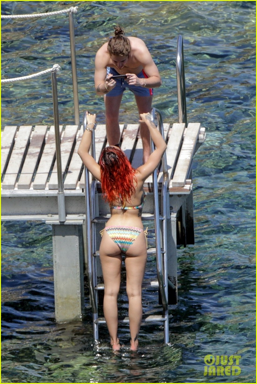 rita ora flaunts her figure in colorful bikini with boyfriend andrew watt in tuscany 03