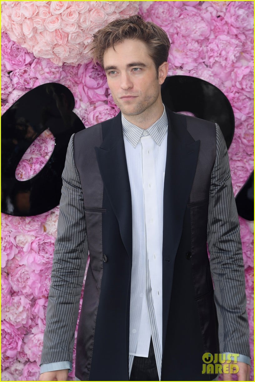 Robert Pattinson Supports Kim Jones' Dior Debut in Paris Photo 4106671