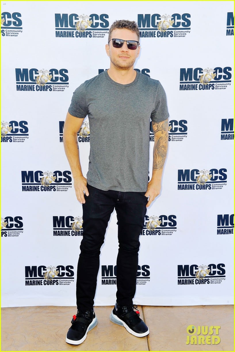ryan phillippe steps out for shooter season 3 screening 054105172