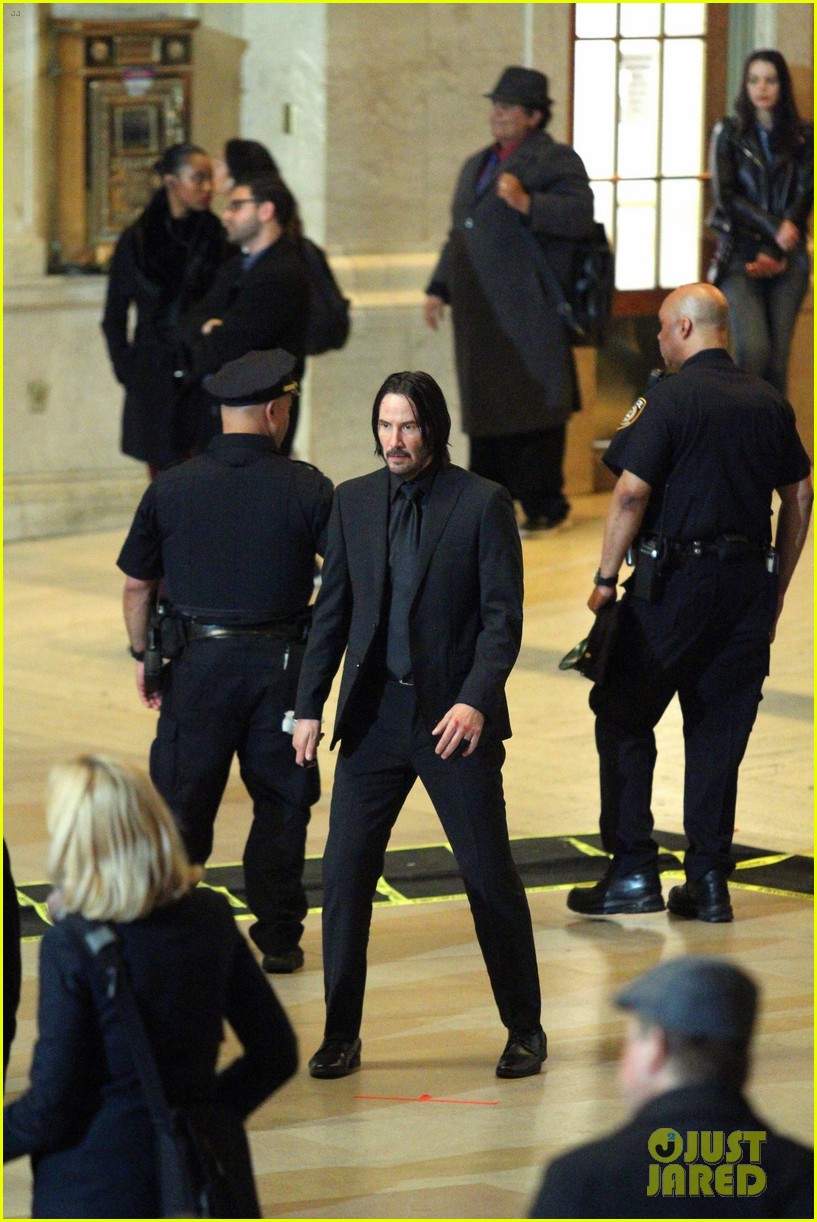 keanu reeves john wick 3 grand central station 20