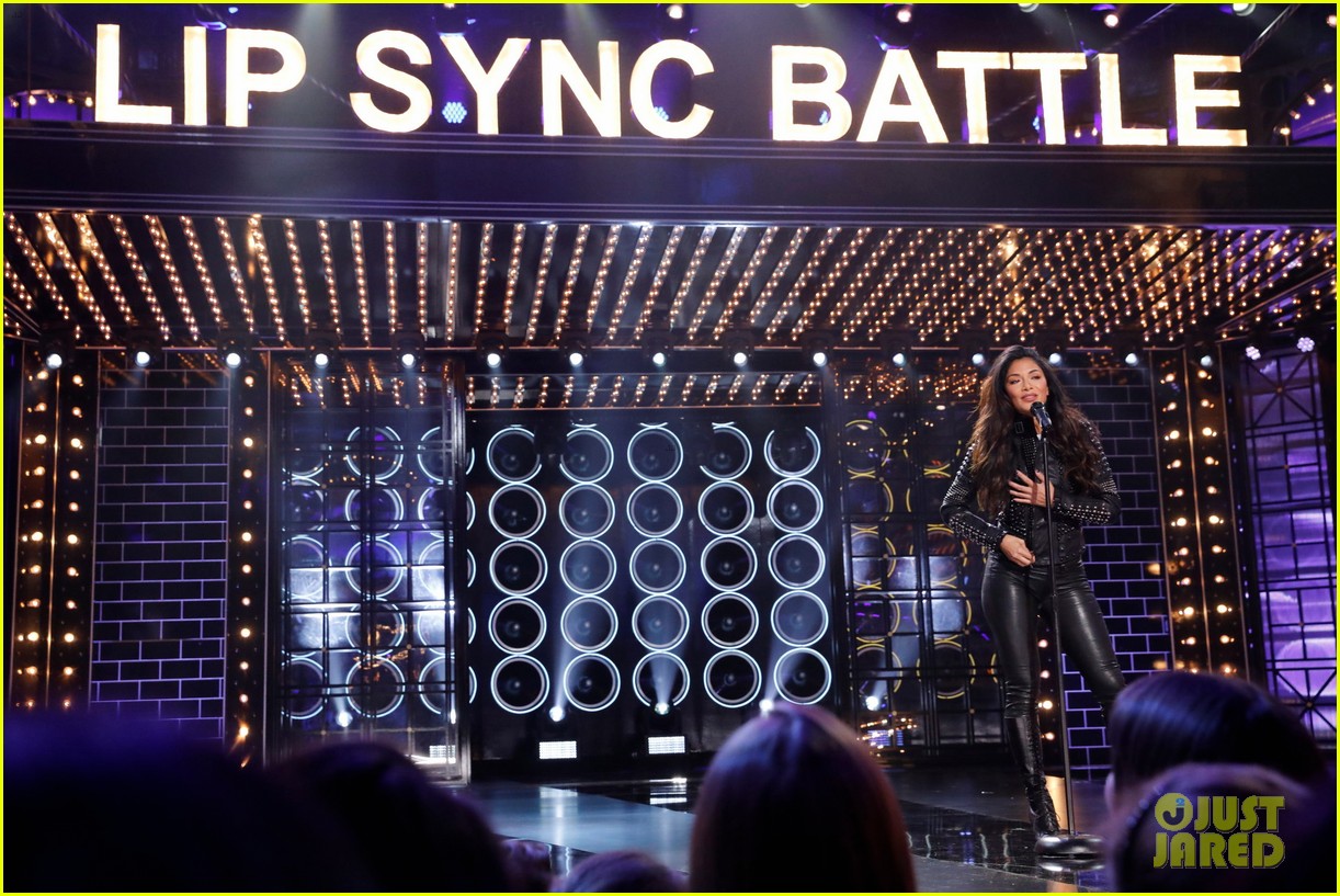 Derek Hough Teases 'Lip Sync Battle' Shania Twain Tribute Watch Now Photo 4104933 Derek
