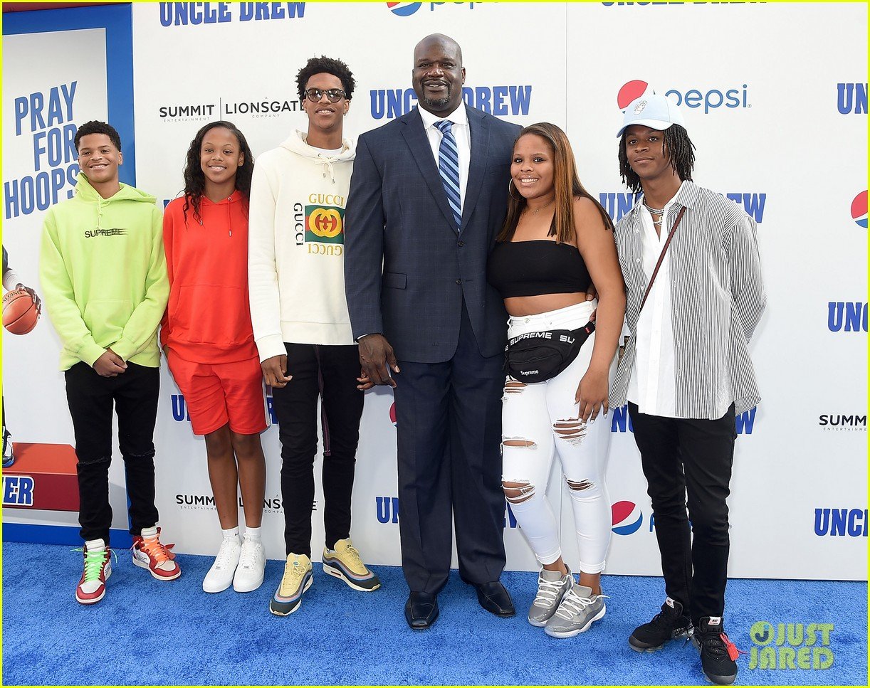 shaq brings all his kids to uncle drew new york premiere 024108146