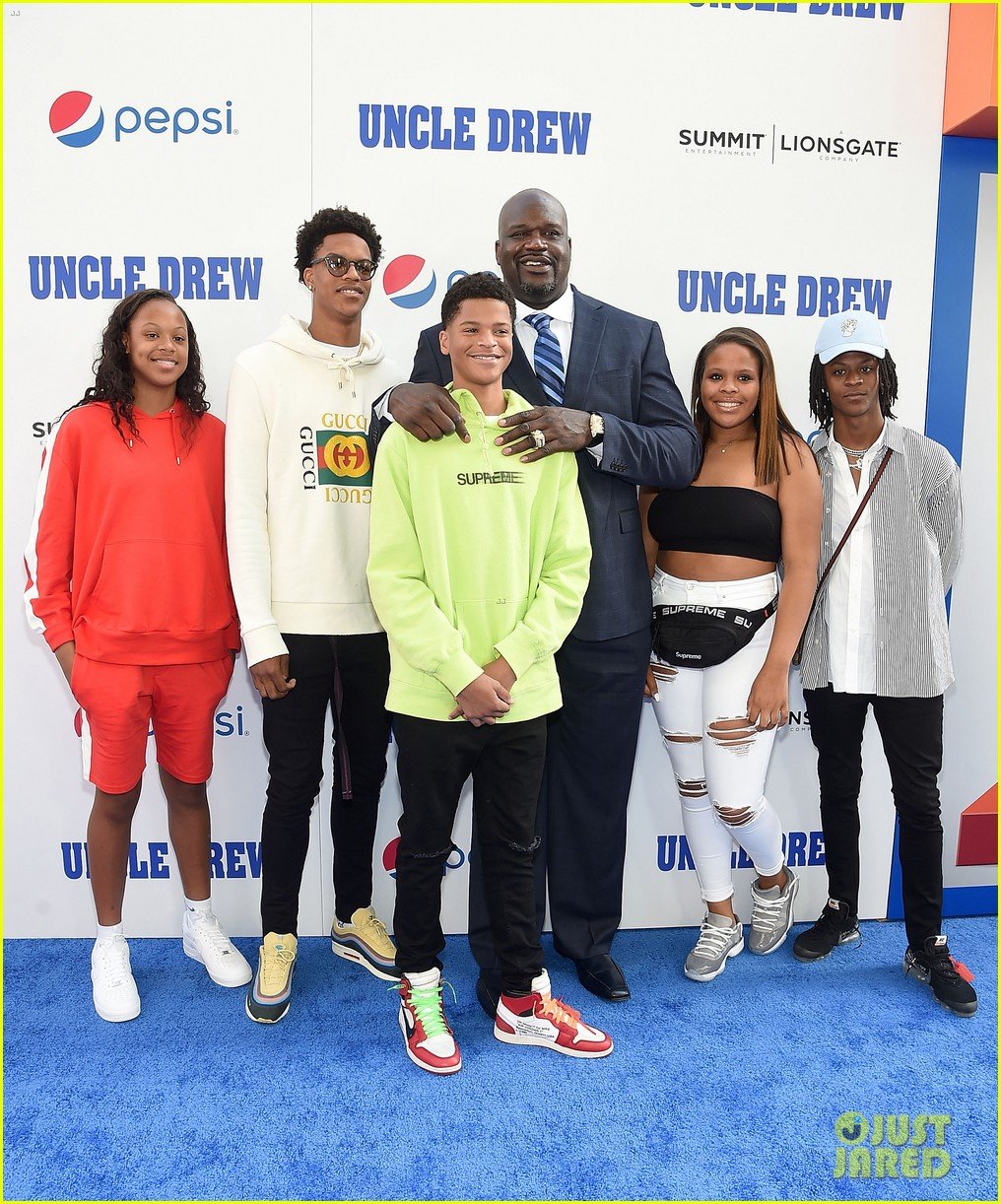 shaq brings all his kids to uncle drew new york premiere 044108148
