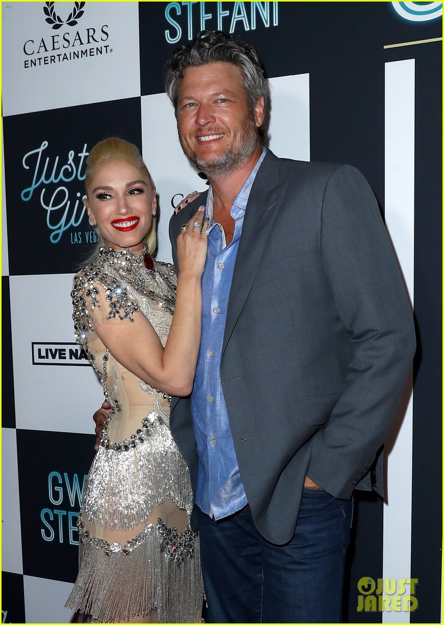 gwen stefani gets support from blake shelton at just a girl vegas opening 18