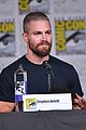 stephen amell arrow costars debut season 7 first look at comic con 21