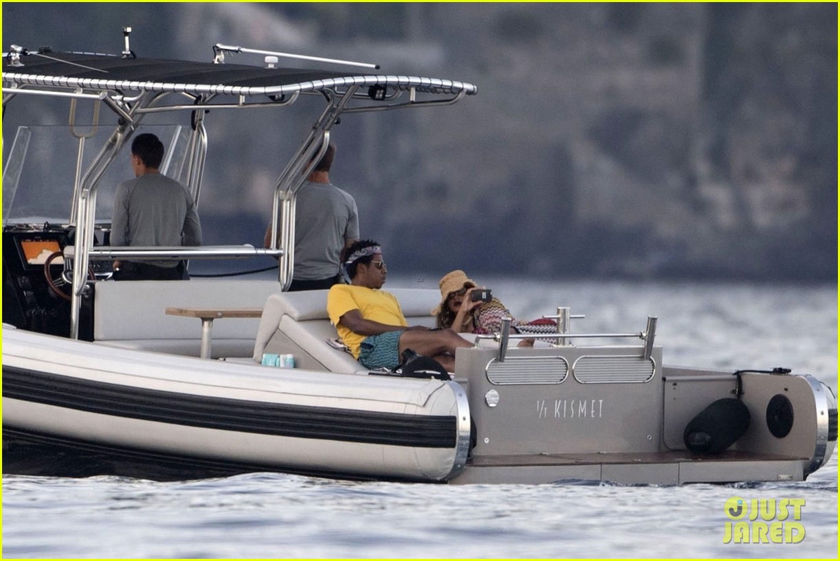beyonce jay z shuttle to yacht in italy 024117797