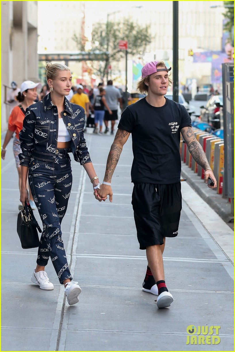 Justin Bieber & Hailey Baldwin Hold Hands After Dinner Date Photo