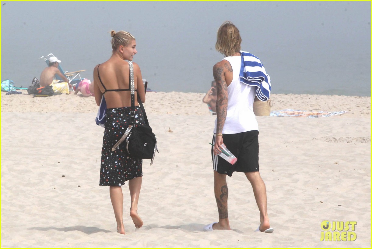 Justin Bieber & Hailey Baldwin Enjoy a Picnic on the Beach! Photo