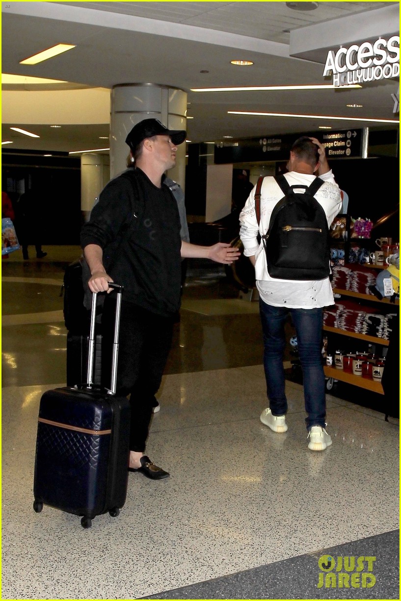 Colton Haynes & Jeff Leatham Seen Together 2 Months After Divorce(02)