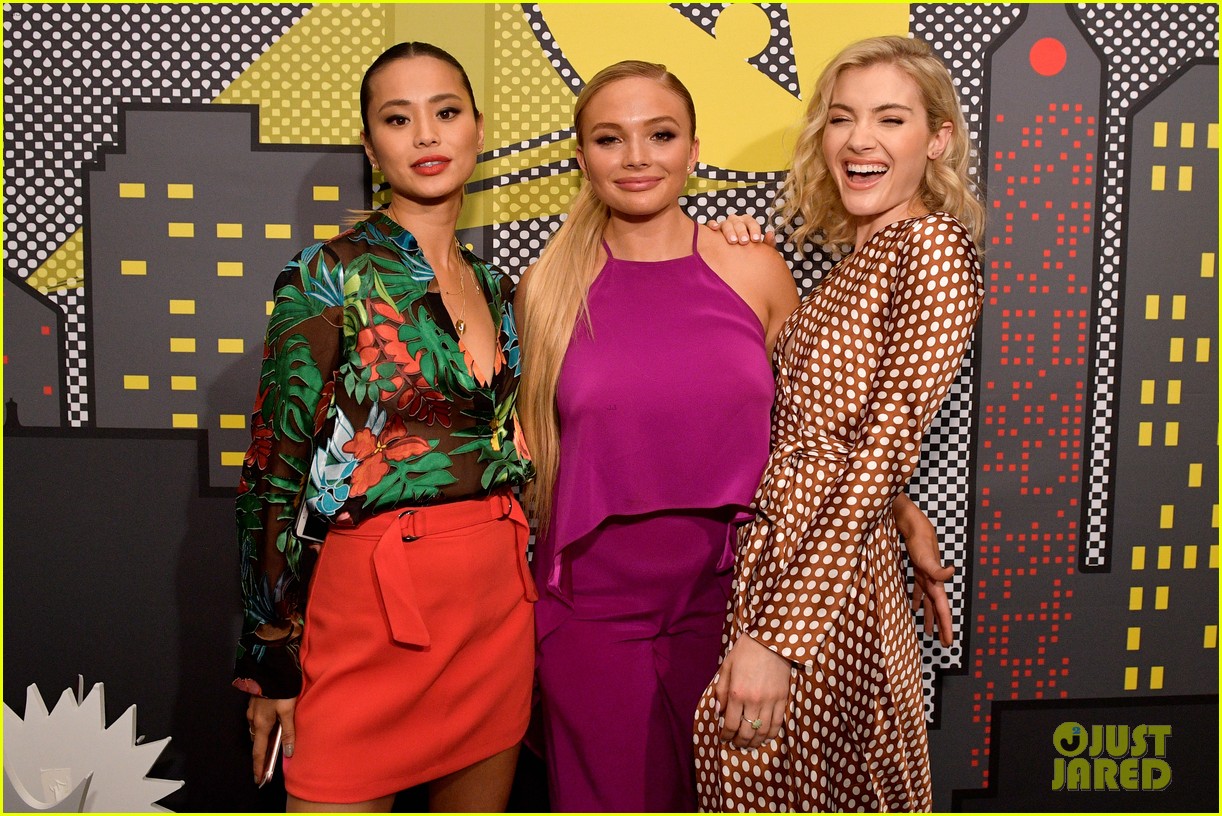 Jamie Chung, Skyler Samuels, & Stephen Moyer Bring 'The Gifted' Season