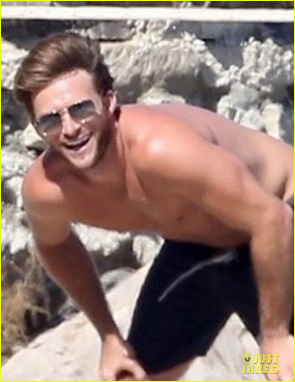 leonardo dicaprio adds scott eastwood to his volleyball squad 124119226