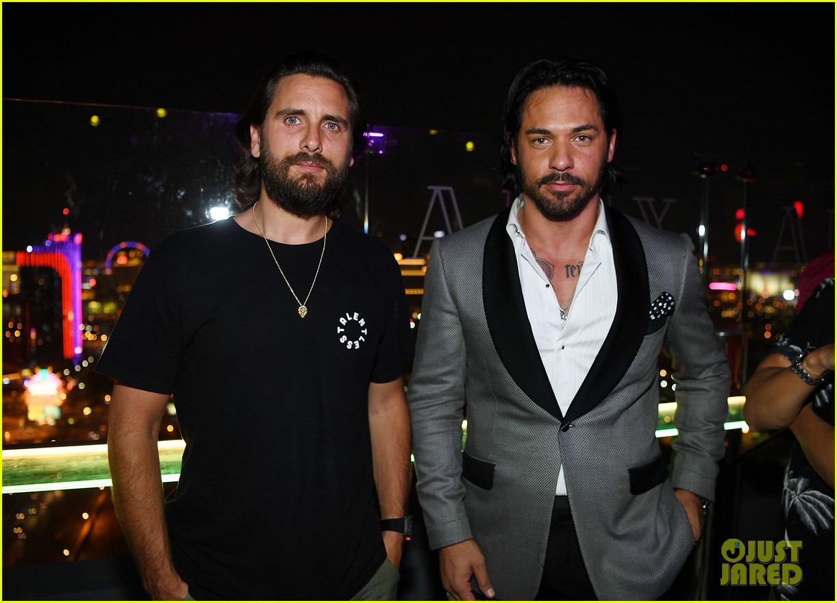 scott disick spends the night the partying in vegas 034122046
