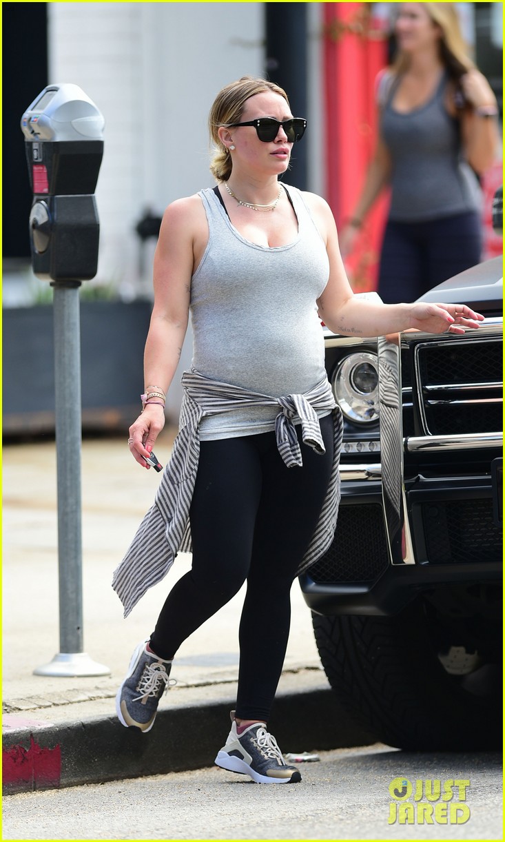 pregnant hilary duff gym workout 234111549
