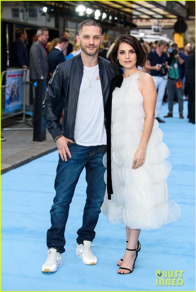 tom hardy charlotte riley swimming with men premiere 124110756