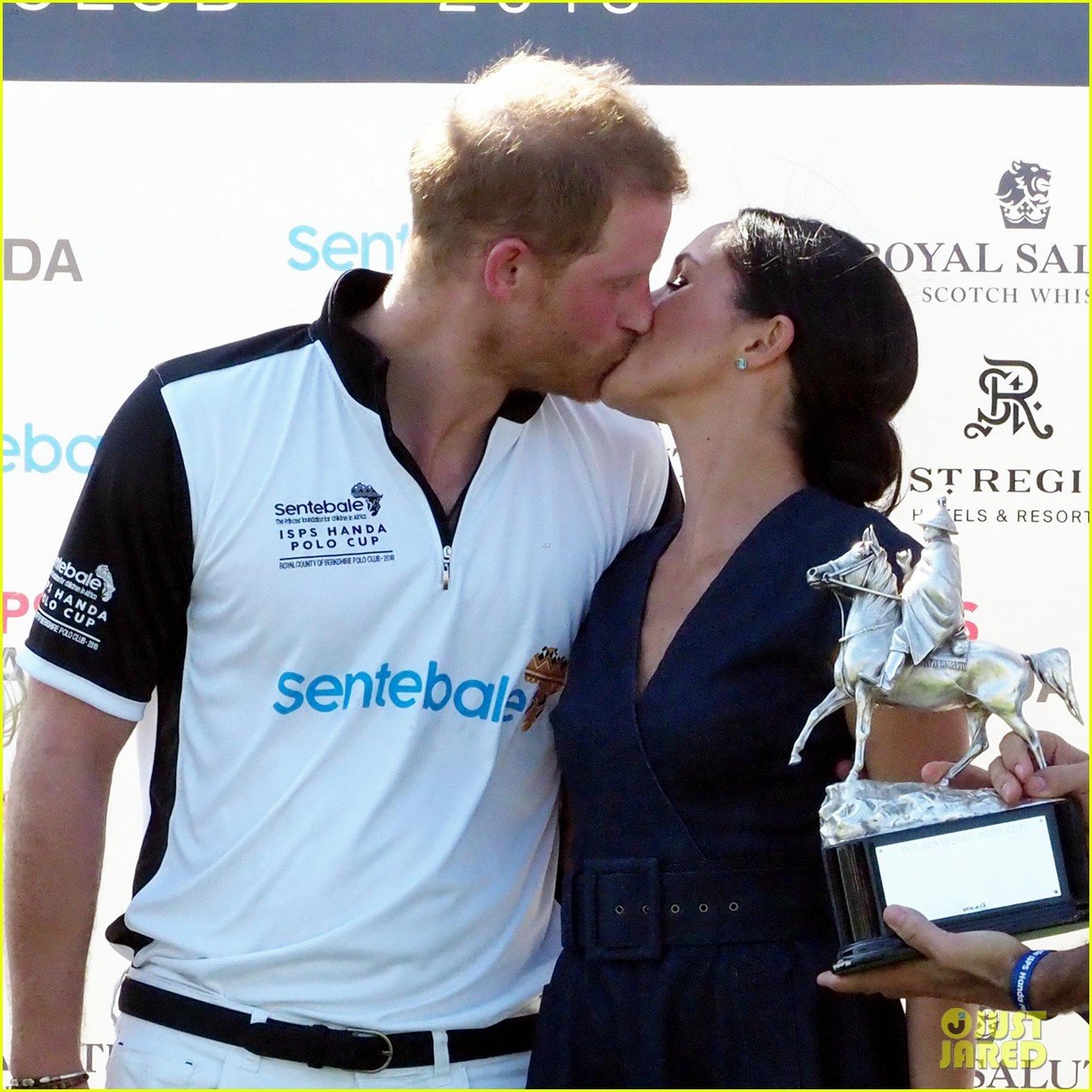 prince harry meghan markle kiss polo match 014121105