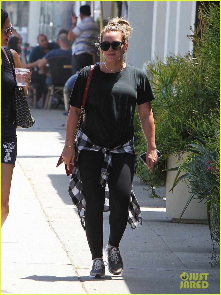 Pregnant Hilary Duff Grabs PostWorkout Lunch With A Gal Pal! Photo