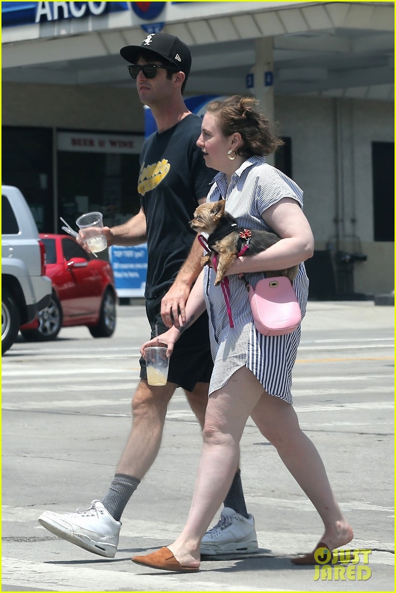 Lena Dunham Kisses Mystery Man in New Photos! Photo 4115755 Photos