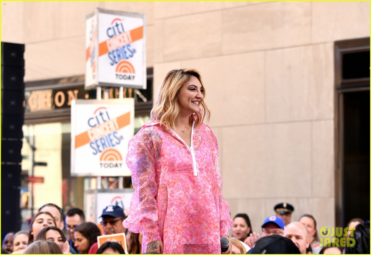 julia michaels performs issues on today show in nyc 04