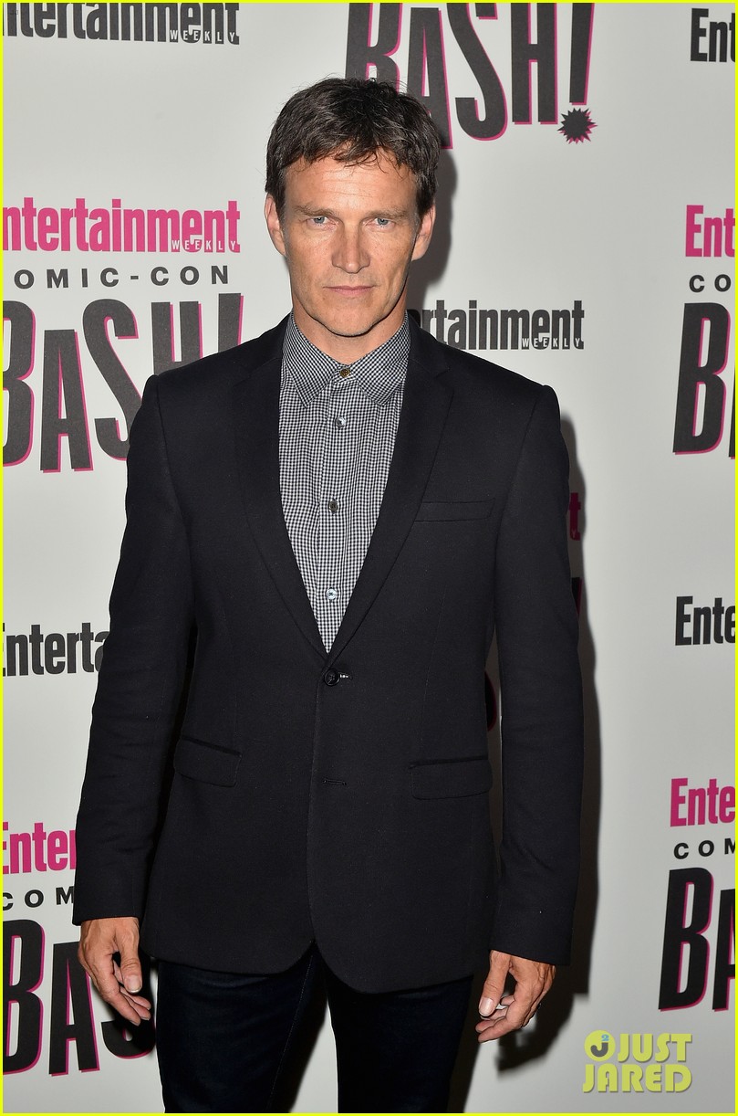 stephen moyer joins the gifted ladies at ew comic con party 024118744