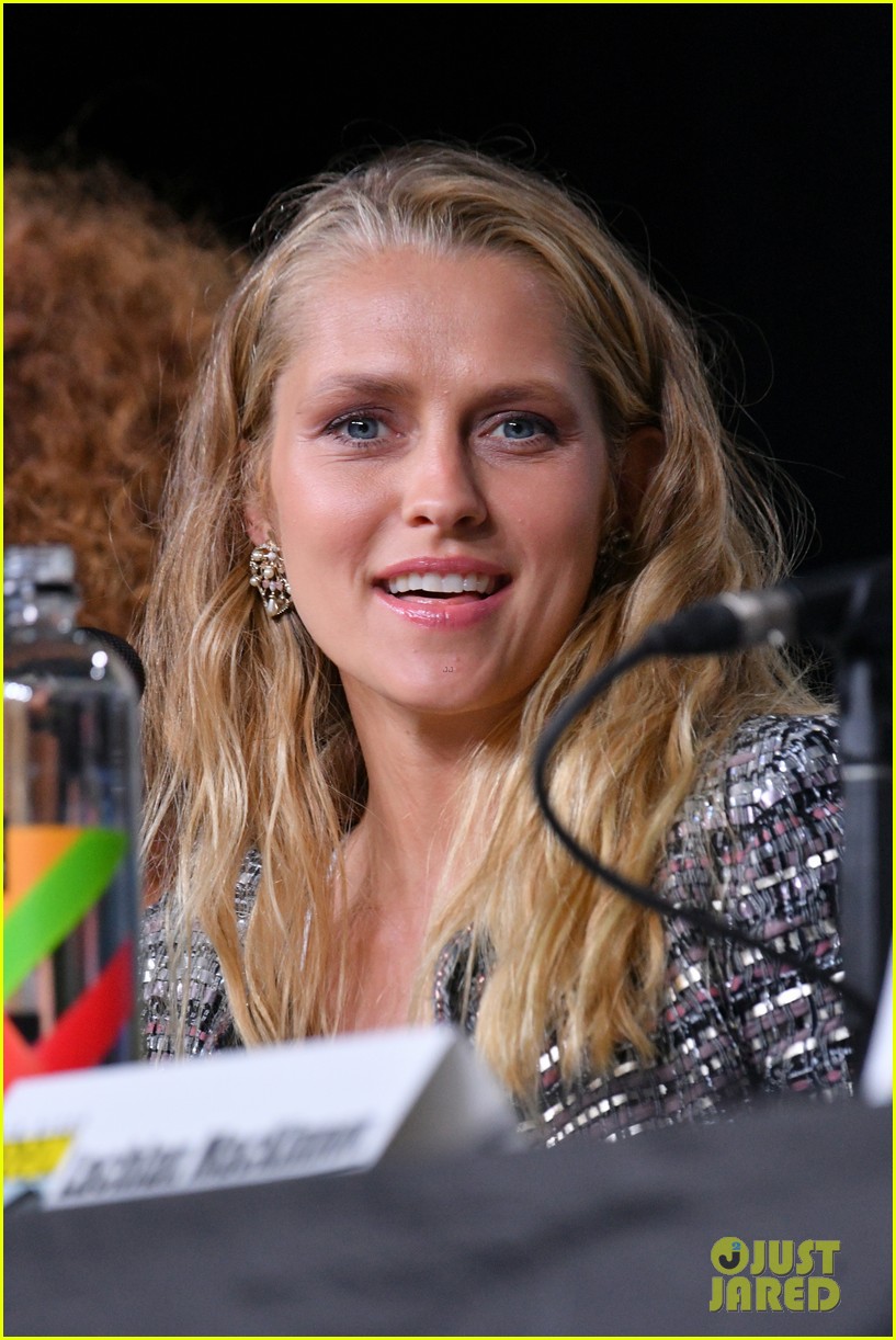 teresa palmer announces discovery of witches will stream at sundance now 044117251