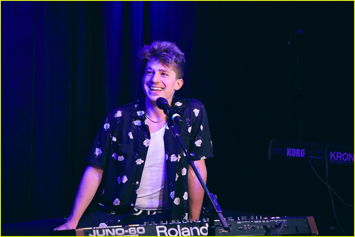 charlie puth returns to his college for spotify voicenotes event 014114137